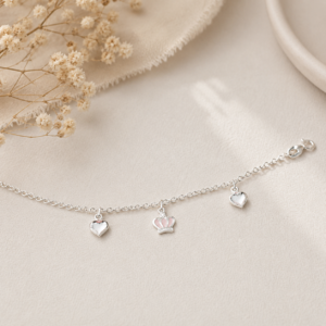 Pulseira infantil prata 925 com corações e coroa em elo português delicado da Beckmann